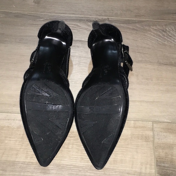 Life Stride Flex Soft System Black Pointy Toe Velvet Strappy Heels Size 6 - Picture 3 of 11